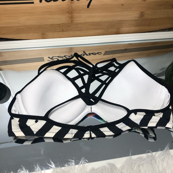 Victoria’s Secret PINK bikini top - Picture 3 of 7